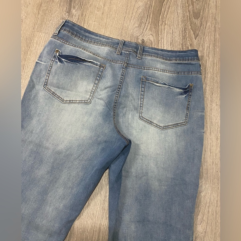 Faded Glory Denim Capri Pants Size 18 Medium Wash Relaxed Fit Cuffed Stretch - Picture 8 of 10